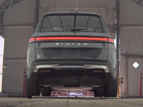 2023 Rivian R1S Adventure Quad Motor Large Pack