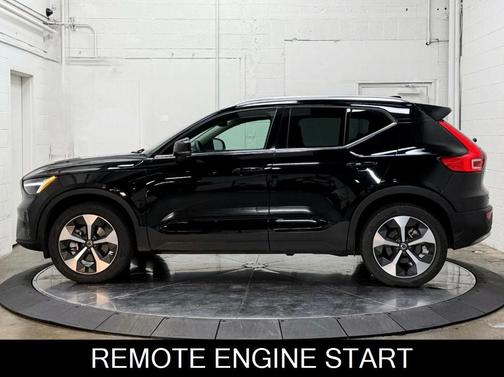 2024 Volvo XC40 B5 Plus Bright Theme