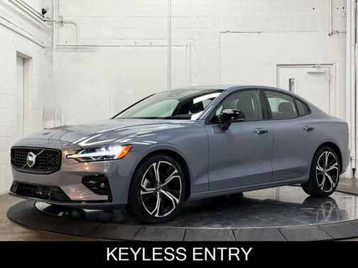 2024 Volvo S60 B5 Core Dark Theme