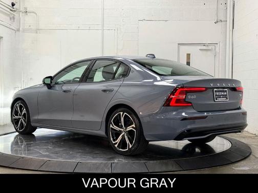 2024 Volvo S60 B5 Core Dark Theme