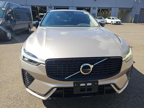 2025 Volvo XC60 B5 Core