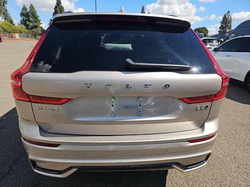 2025 Volvo XC60 B5 Core