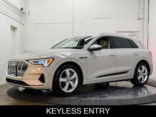 2019 Audi e-tron quattro Premium Plus