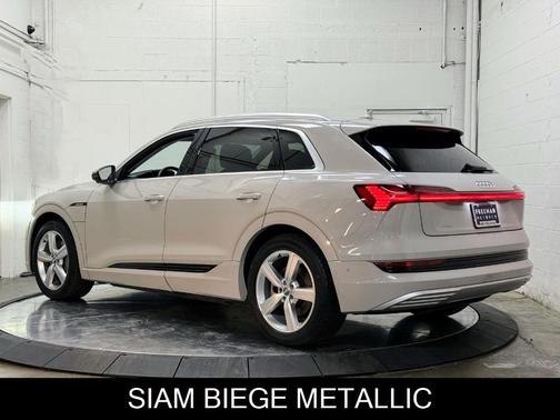 2019 Audi e-tron quattro Premium Plus