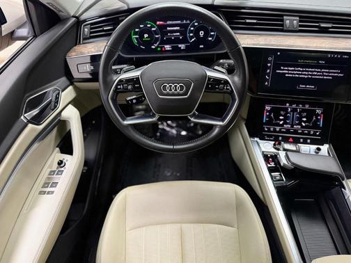2019 Audi e-tron quattro Premium Plus