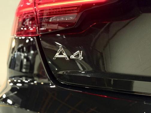 2024 Audi A4 45 S line quattro Premium