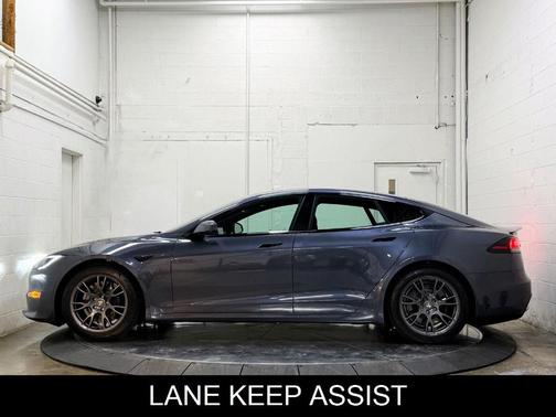 2022 Tesla Model S Plaid