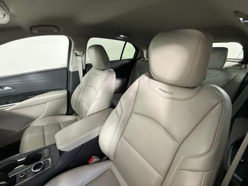 2022 Cadillac XT4 Premium Luxury