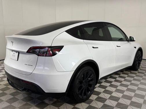 2022 Tesla Model Y Long Range Dual Motor All-Wheel Drive