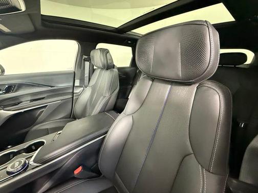 2024 Cadillac LYRIQ Luxury w/1SE