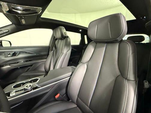 2025 Cadillac LYRIQ Sport