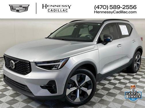 2023 Volvo XC40 B5 Plus Dark Theme