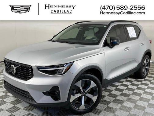 2023 Volvo XC40 B5 Plus Dark Theme
