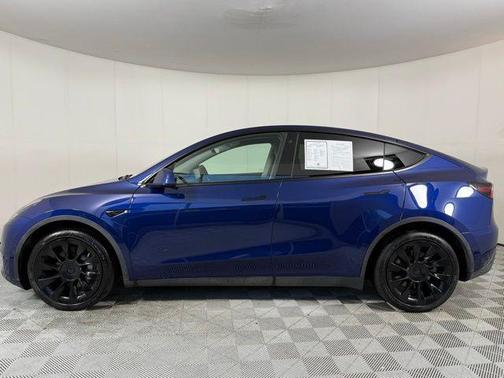 2022 Tesla Model Y Long Range Dual Motor All-Wheel Drive