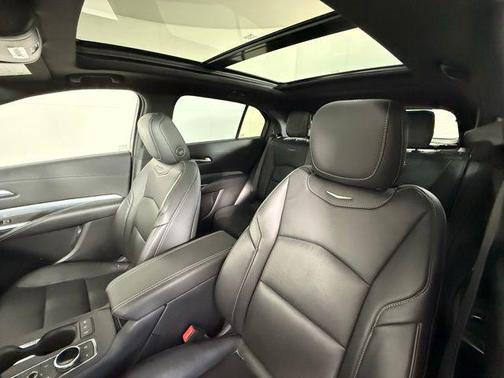 2022 Cadillac XT4 Premium Luxury