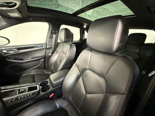 2018 Porsche Macan Base
