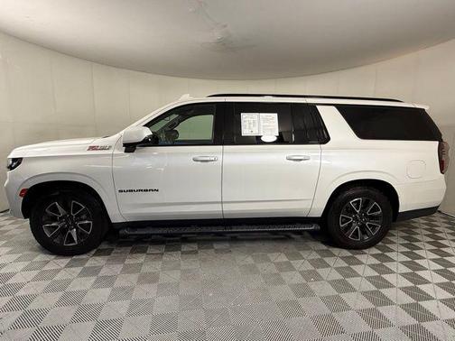 2022 Chevrolet Suburban 4WD Z71