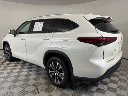 Blizzard Pearl 2021 Toyota Highlander XLE