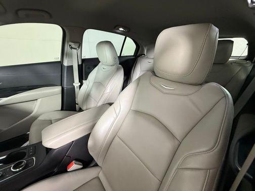 2022 Cadillac XT4 Premium Luxury