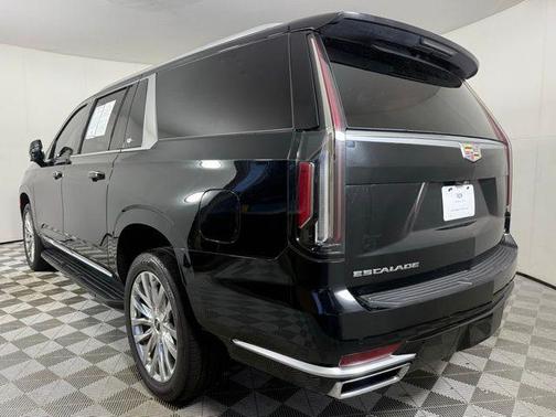 2022 Cadillac Escalade ESV Premium Luxury
