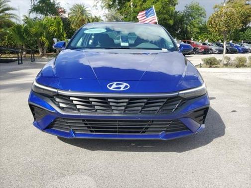 2024 Hyundai ELANTRA SE