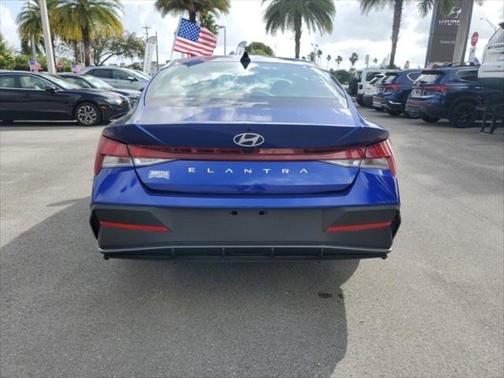 2024 Hyundai ELANTRA SE