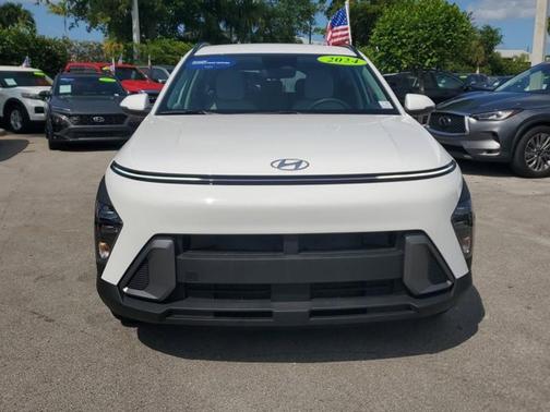 Atlas White 2024 Hyundai KONA SEL