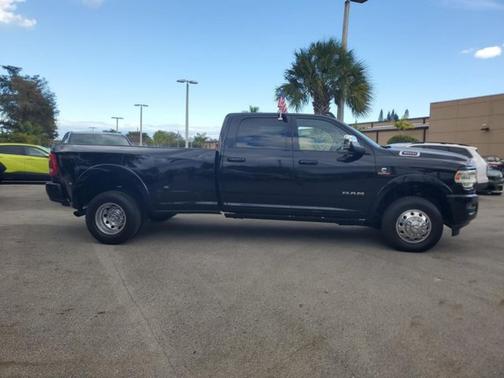 2022 RAM 3500 Laramie Crew Cab 4x4 8' Box