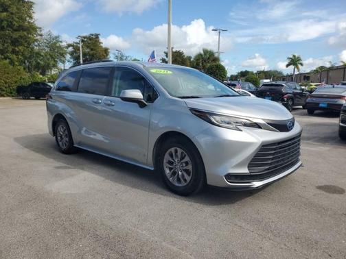 2021 Toyota Sienna LE