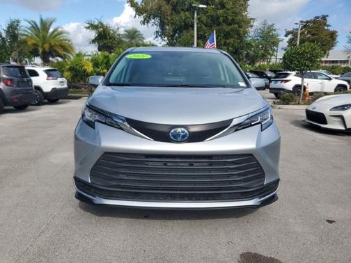 2021 Toyota Sienna LE