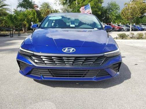 2024 Hyundai ELANTRA SE