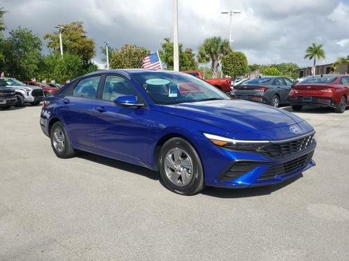 2024 Hyundai ELANTRA SE