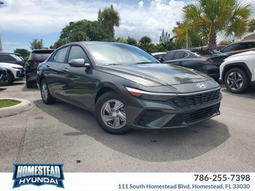 2025 Hyundai ELANTRA SE