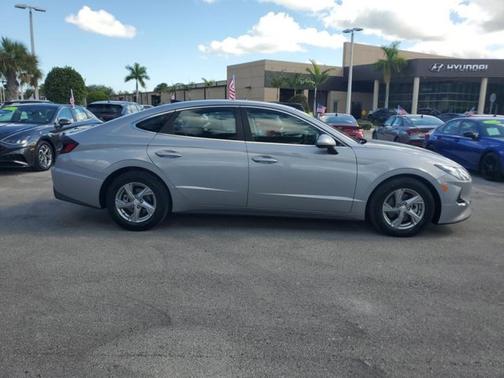 2023 Hyundai SONATA SE