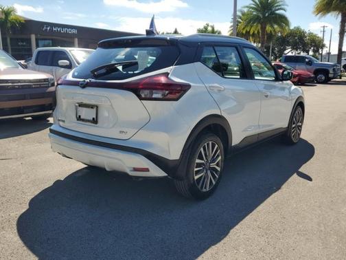 2022 Nissan Kicks SV
