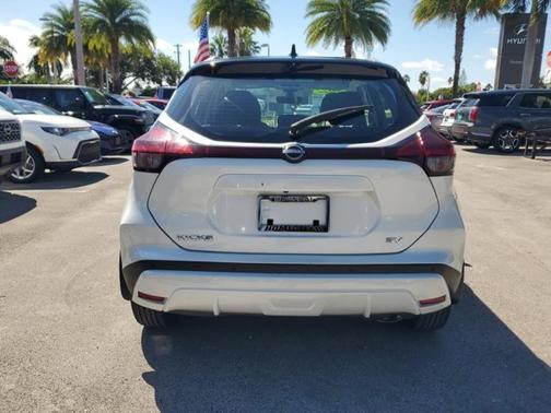 2022 Nissan Kicks SV