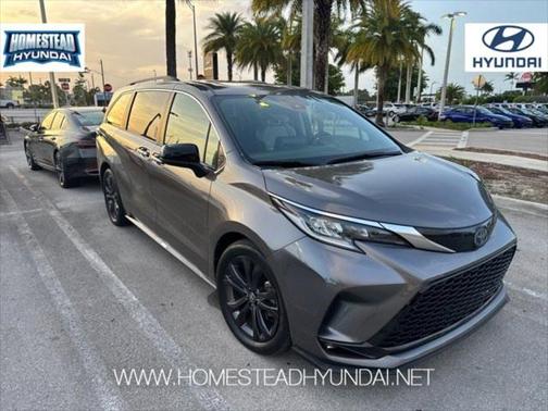 2022 Toyota Sienna XSE 7 Passenger