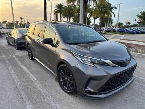 2022 Toyota Sienna XSE 7 Passenger