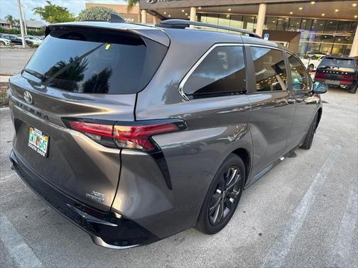 2022 Toyota Sienna XSE 7 Passenger