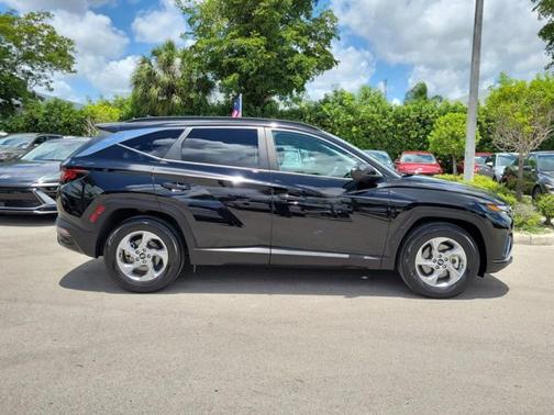 Black Pearl 2024 Hyundai TUCSON SEL