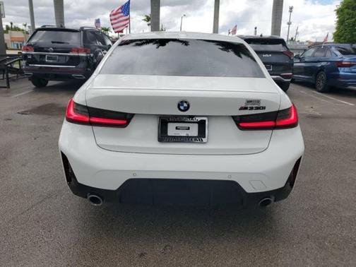 Alpine White 2023 BMW 330 330i