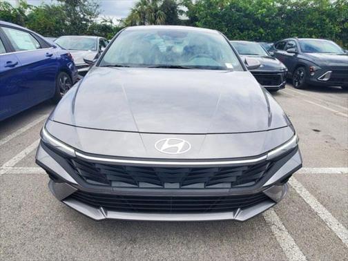 2025 Hyundai ELANTRA SE