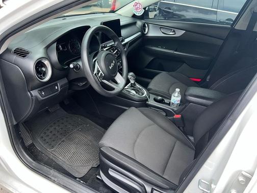 Snow White Pearl 2022 Kia Forte LXS