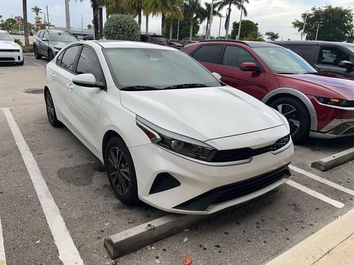 Snow White Pearl 2022 Kia Forte LXS