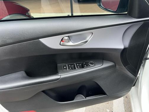 Snow White Pearl 2022 Kia Forte LXS