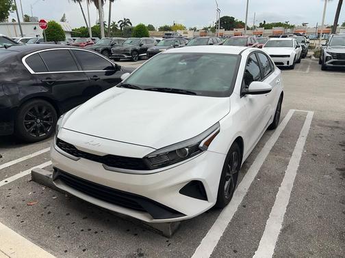 Snow White Pearl 2022 Kia Forte LXS