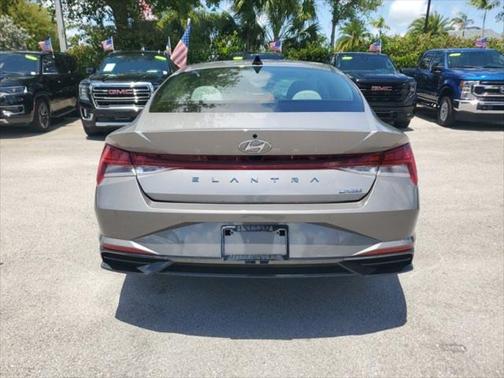 2022 Hyundai ELANTRA Limited