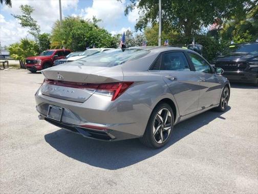 2022 Hyundai ELANTRA Limited