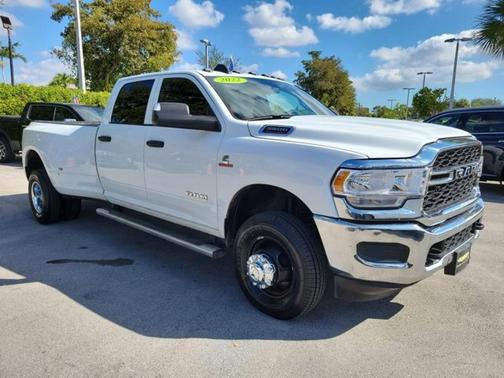 2022 RAM 3500 Tradesman Crew Cab 4x4 8' Box