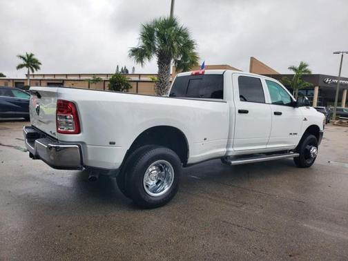 2022 RAM 3500 Tradesman Crew Cab 4x4 8' Box